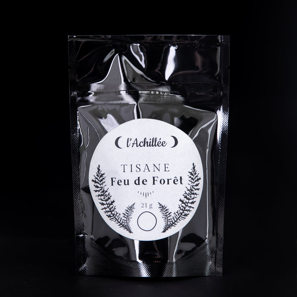 21g black bag of l'Achillée's "Feu de Forêt" tea on a black background