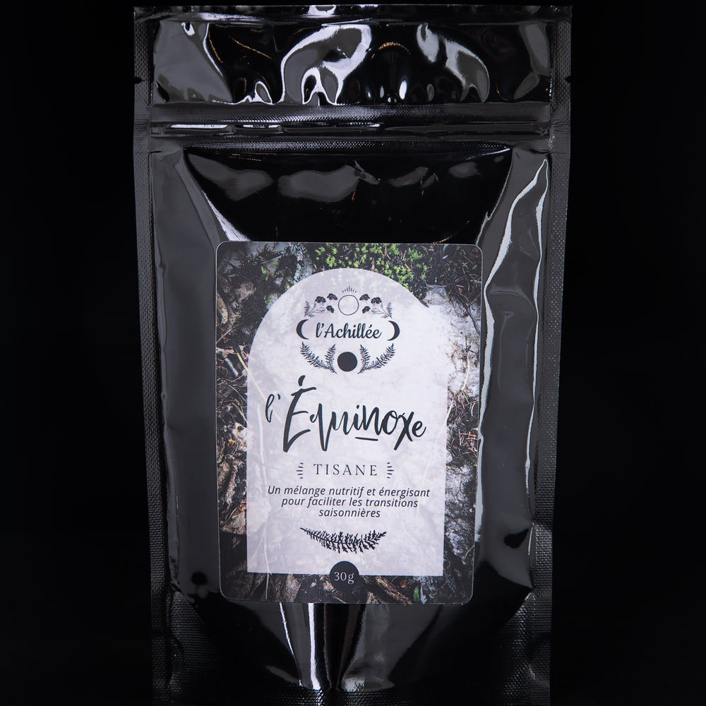 
                      
                        30g black bag of l'Achillée's "l'Équinoxe" loose leaf tea on a black background
                      
                    