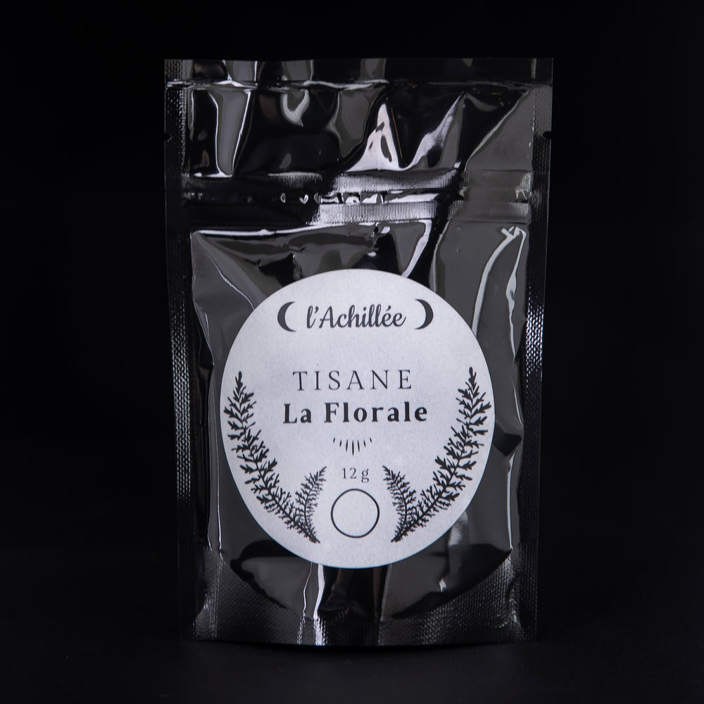 12g black bag of l'Achillée's "La Florale" tea on a black background